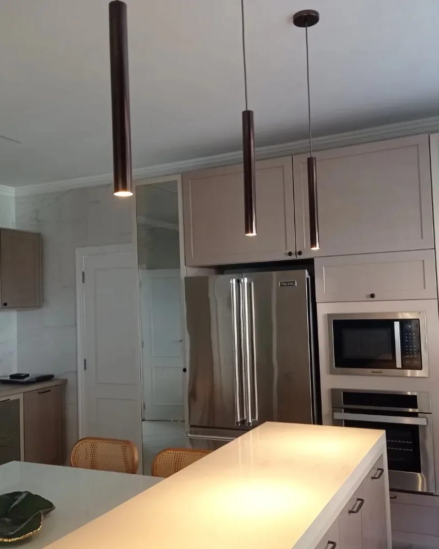 Iluminação moderna e funcional para cozinha