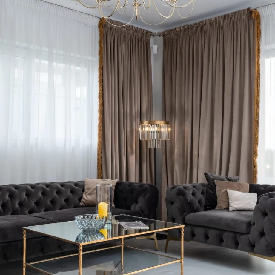 Instalação de painel de LED e spots em sala de estar