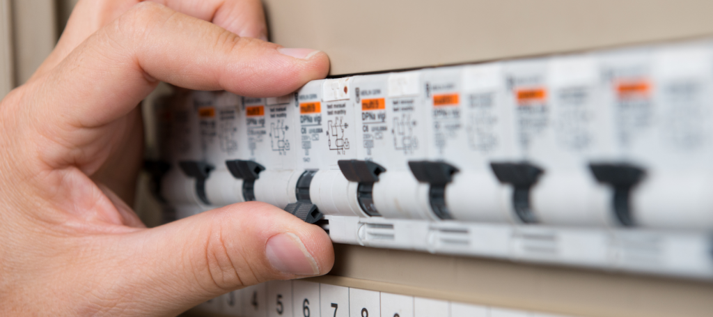 Quadro elétrico e disjuntores